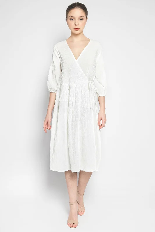 Paloma Dress in White Tunics Recommended stylist