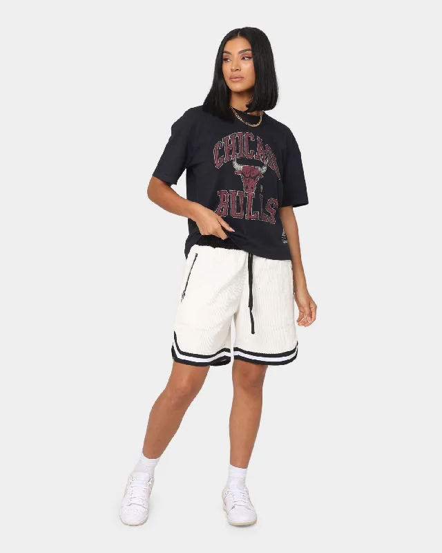 Mitchell & Ness Women's Chicago Bulls Vintage Ivy Arch T-Shirt Washed Black